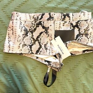 Retrofête New York/Neutral Snake Skin Leather Short/Small